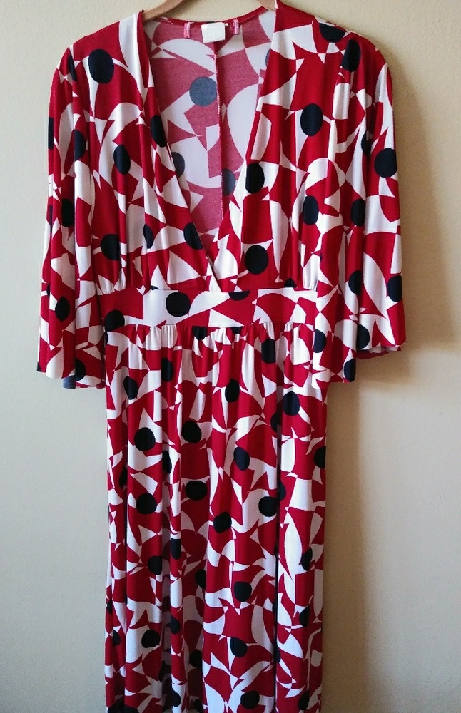 Plunge polka dot/pattern 70's style dress